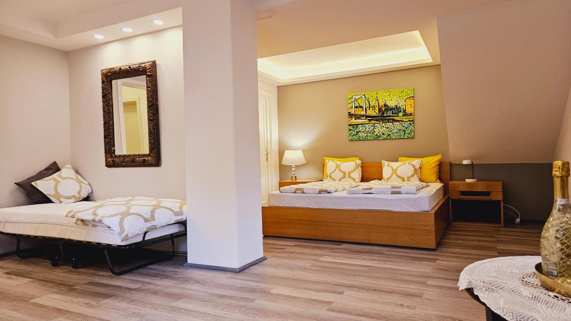 Budasmile Appartment At Buda Castle - Aircon & Free Parking Boedapest Buitenkant foto
